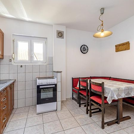 Private Accommodation Стара Башка Экстерьер фото