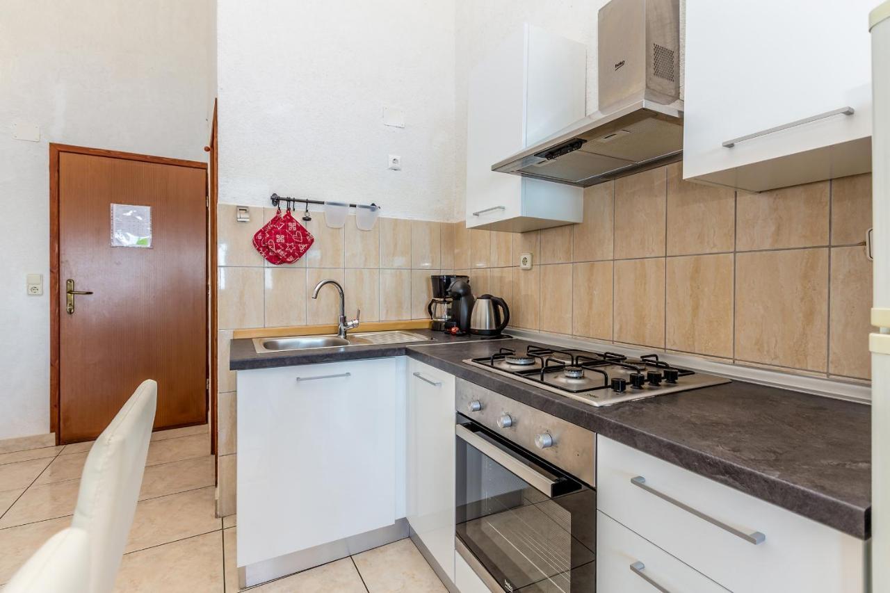Private Accommodation Стара Башка Экстерьер фото